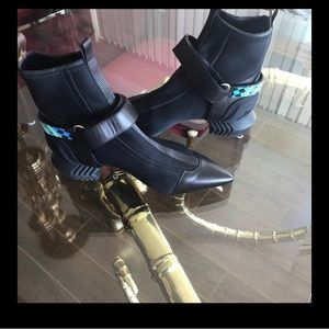 LOUIS VUITTON BOOTIES!